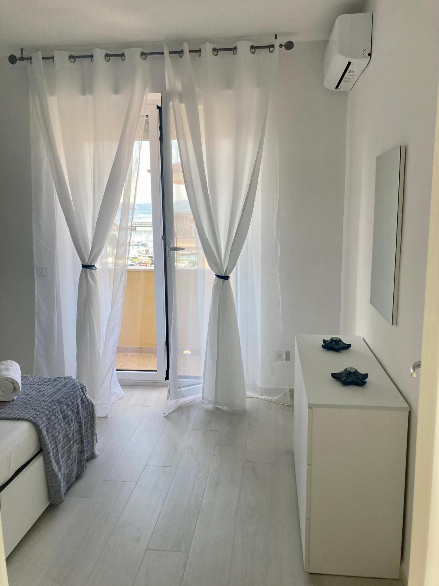 Appartamento Tizzy La Maddalena  Buitenkant foto